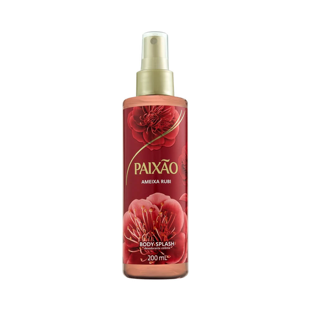 Frasco de Body Splash Paixão Ameixa Rubi 200ml em fundo vermelho com ilustração de flor