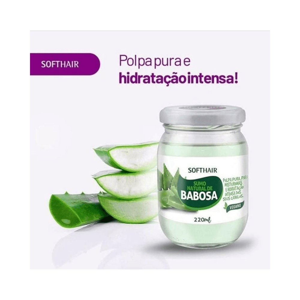 Frasco de Sumo Natural de Babosa Soft Hair ao lado de pedaços frescos de babosa