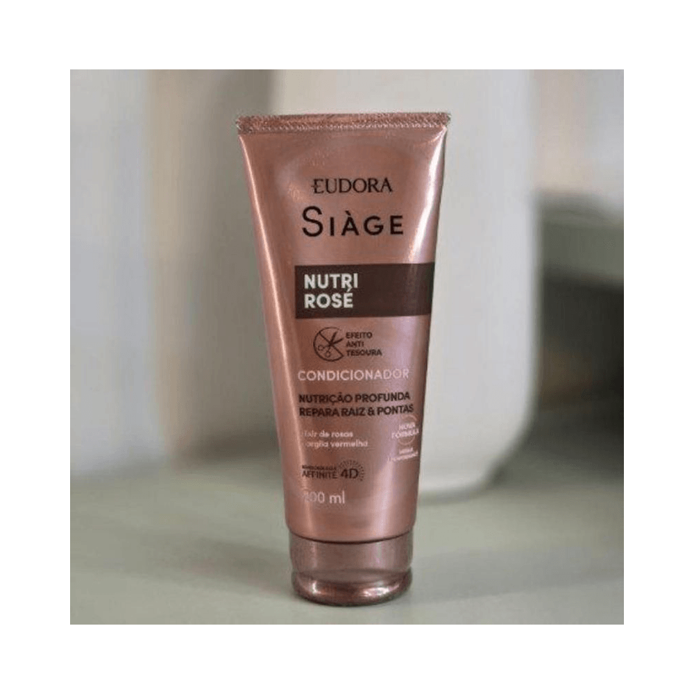 Bisnaga do condicionador Siàge Nutri Rosé em ambiente claro