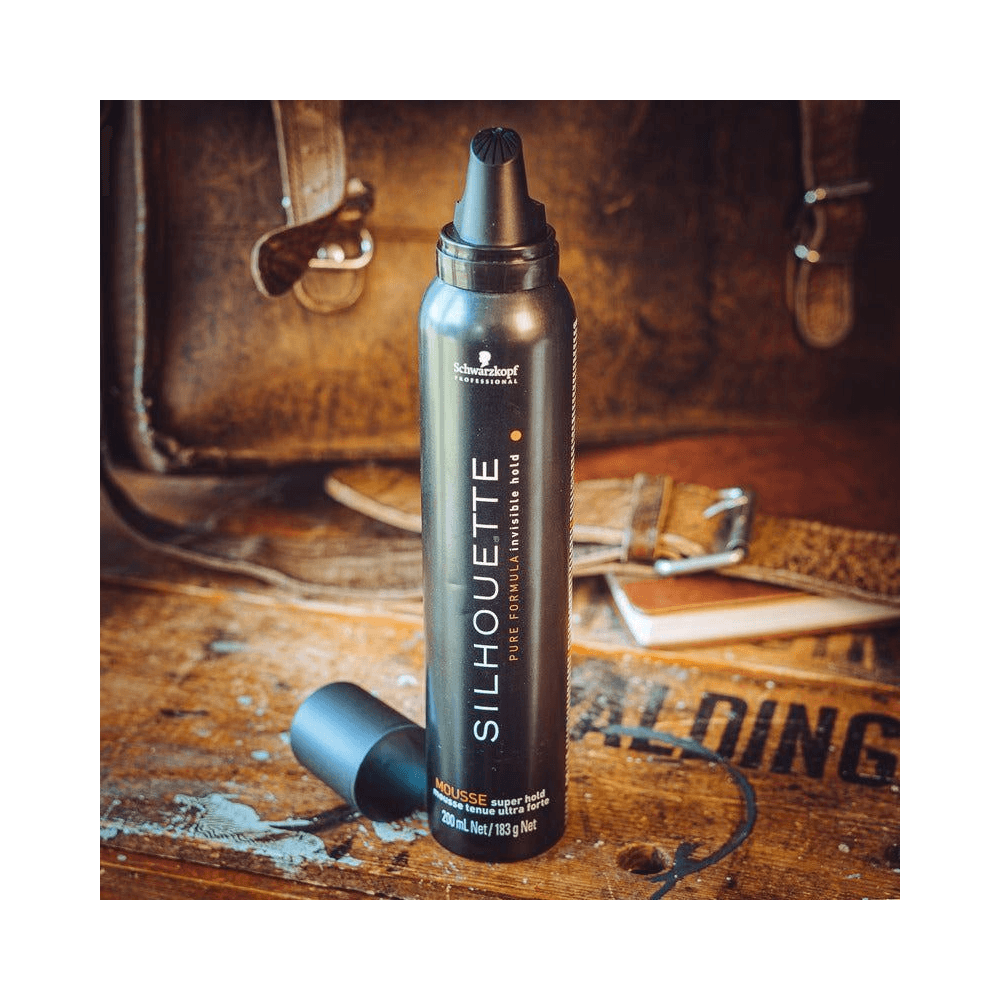 Mousse Silhouette 200ml em cenário rústico com aplicador visível