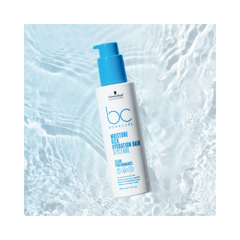 Frasco Bonacure Moisture Kick 150ml sobre superfície com gotas d'água sugerindo hidratação