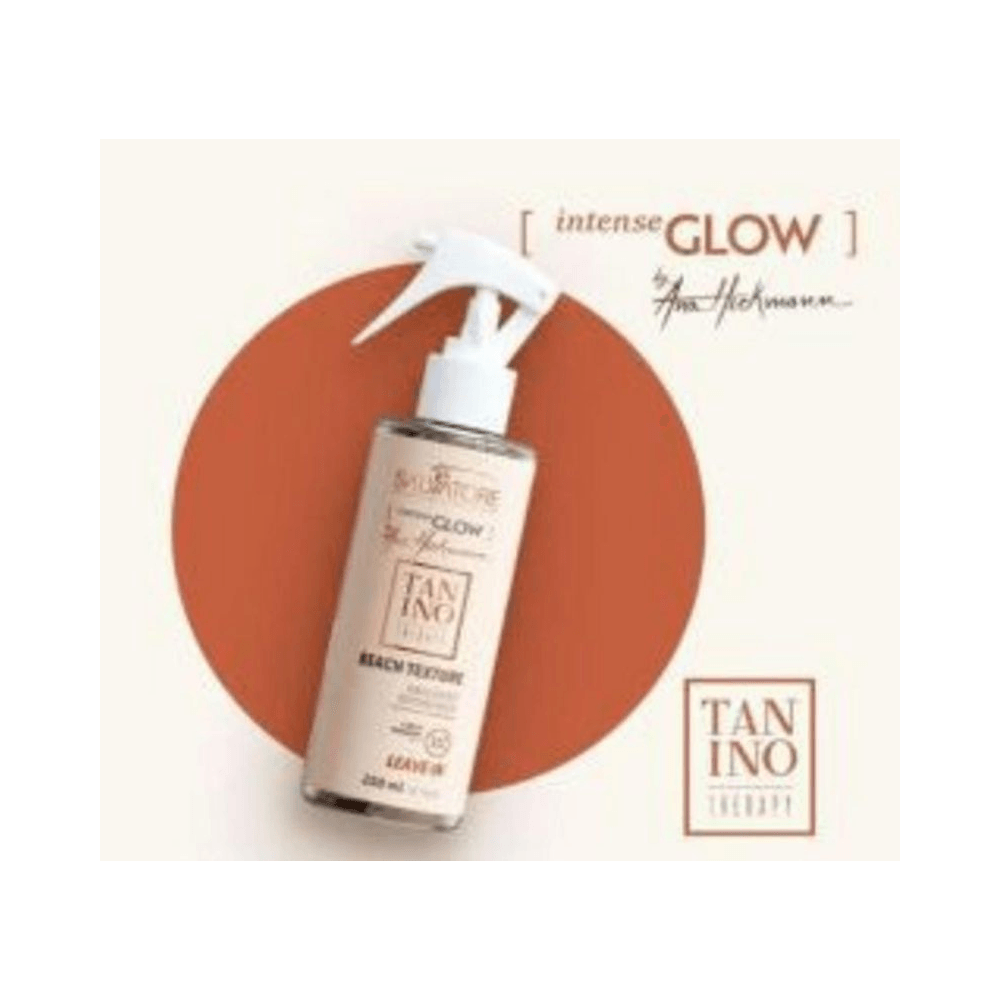 Frasco transparente com rótulo bege e acabamento dourado - textura de praia e pump spray