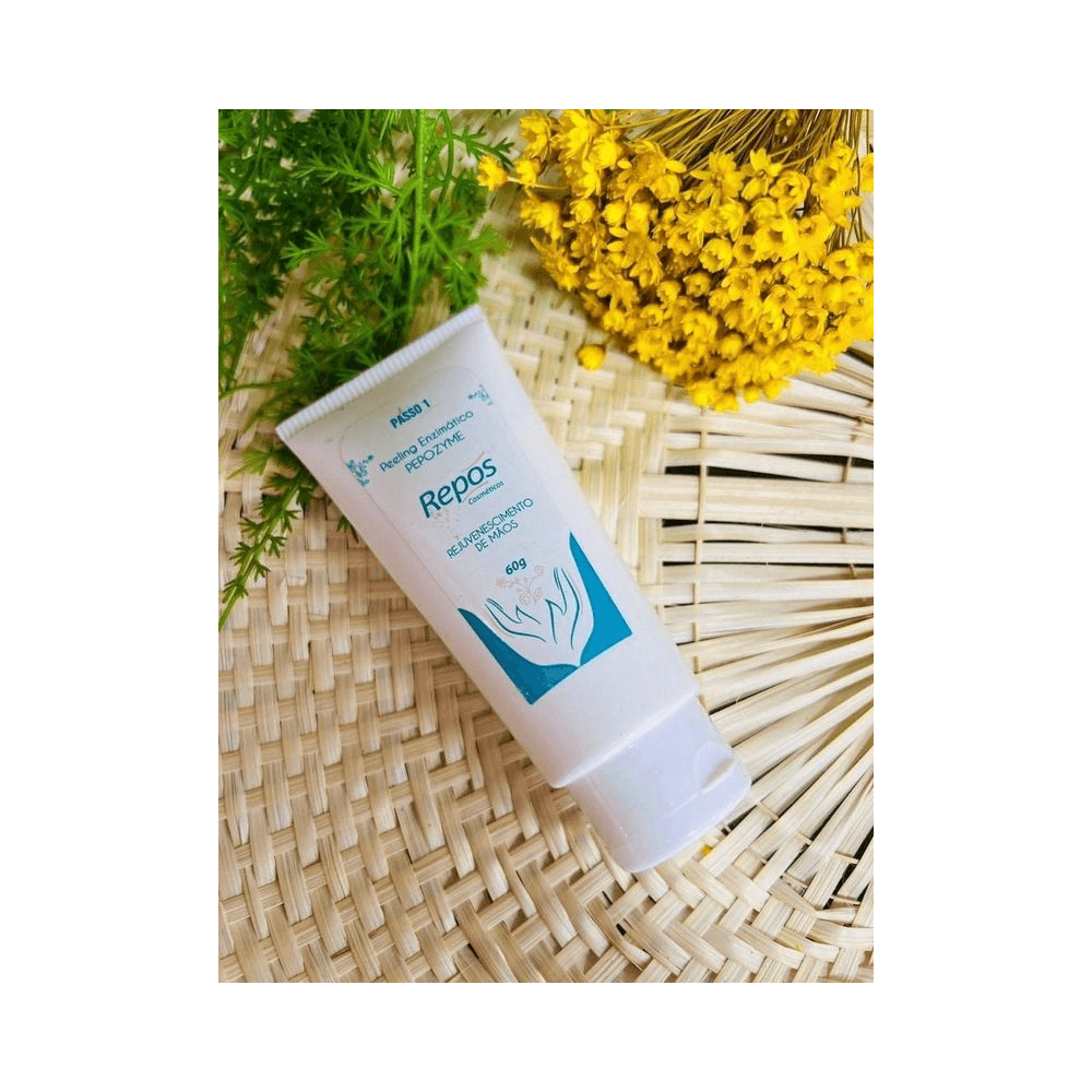 Tubo inclinado do Repos Peeling Enzimático com elemento natural ao fundo