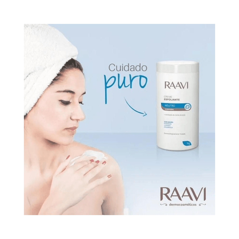 Aplicação do Creme Esfoliante Raavi Corporal Neutro 1000g em ombro