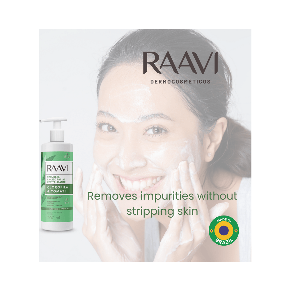 Sabonete Líquido Raavi com pump e aplicação no rosto em fundo claro