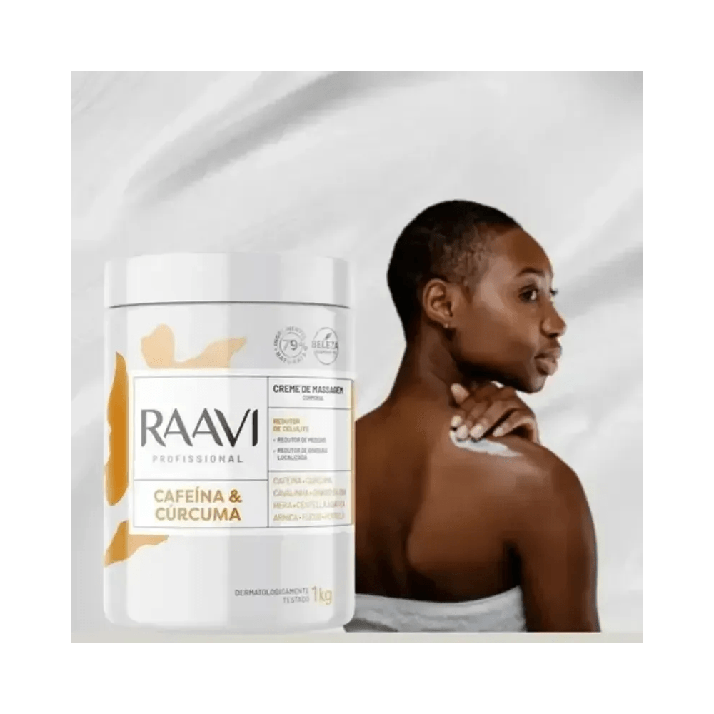 Creme Raavi aplicado no ombro por modelo — textura cremosa e absorção rápida