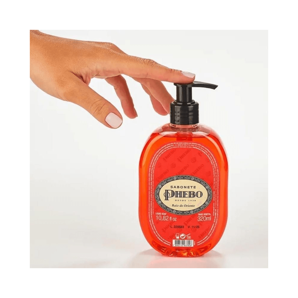 Sabonete Líquido Phebo Raiz do Oriente 320ml - mão usando o pump