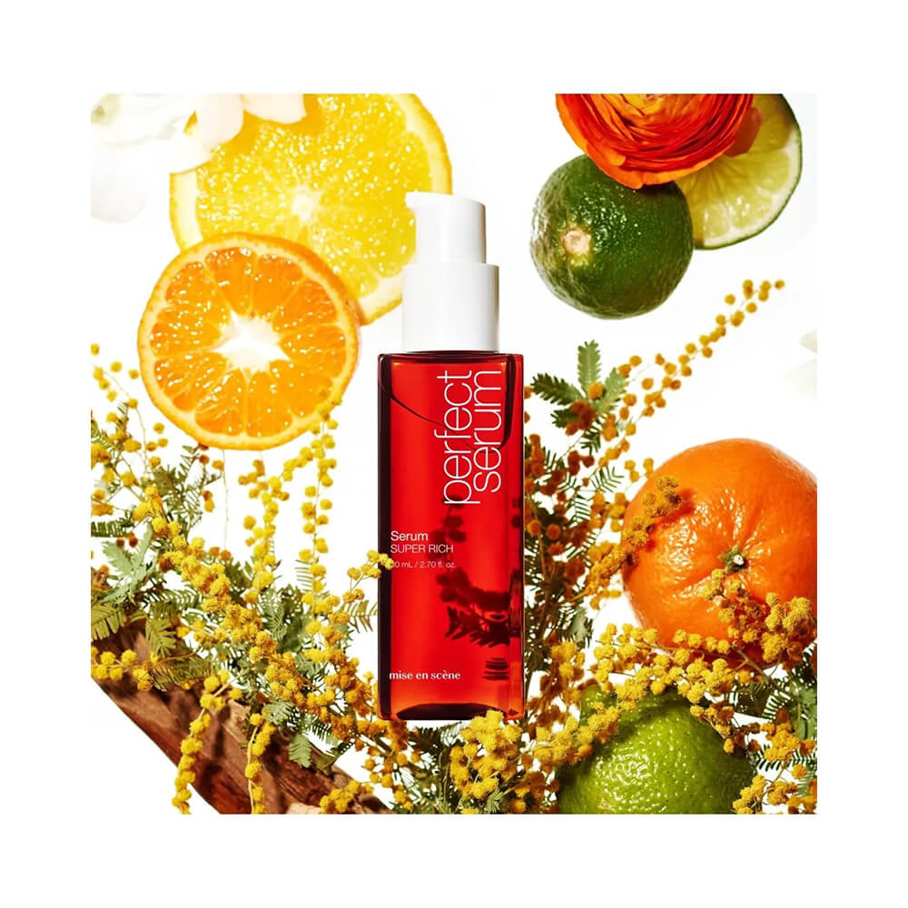 Sérum Mise en Scène Perfect Serum Super Rich 80ml sobre frutas cítricas e flores amarelas