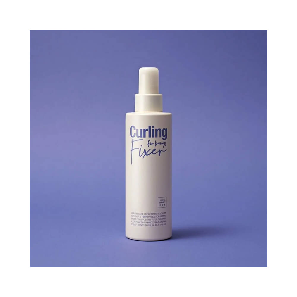 Frasco do Fixador Capilar Mise en Scène sobre fundo roxo-lavanda com visual premium