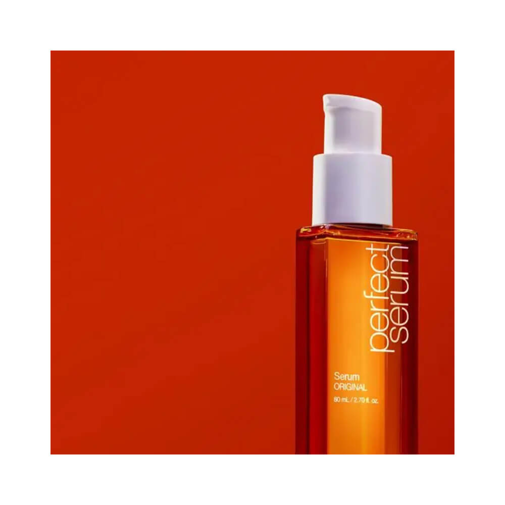 Frasco âmbar translúcido do sérum capilar Mise en Scène Perfect Serum Original 200ml em close-up