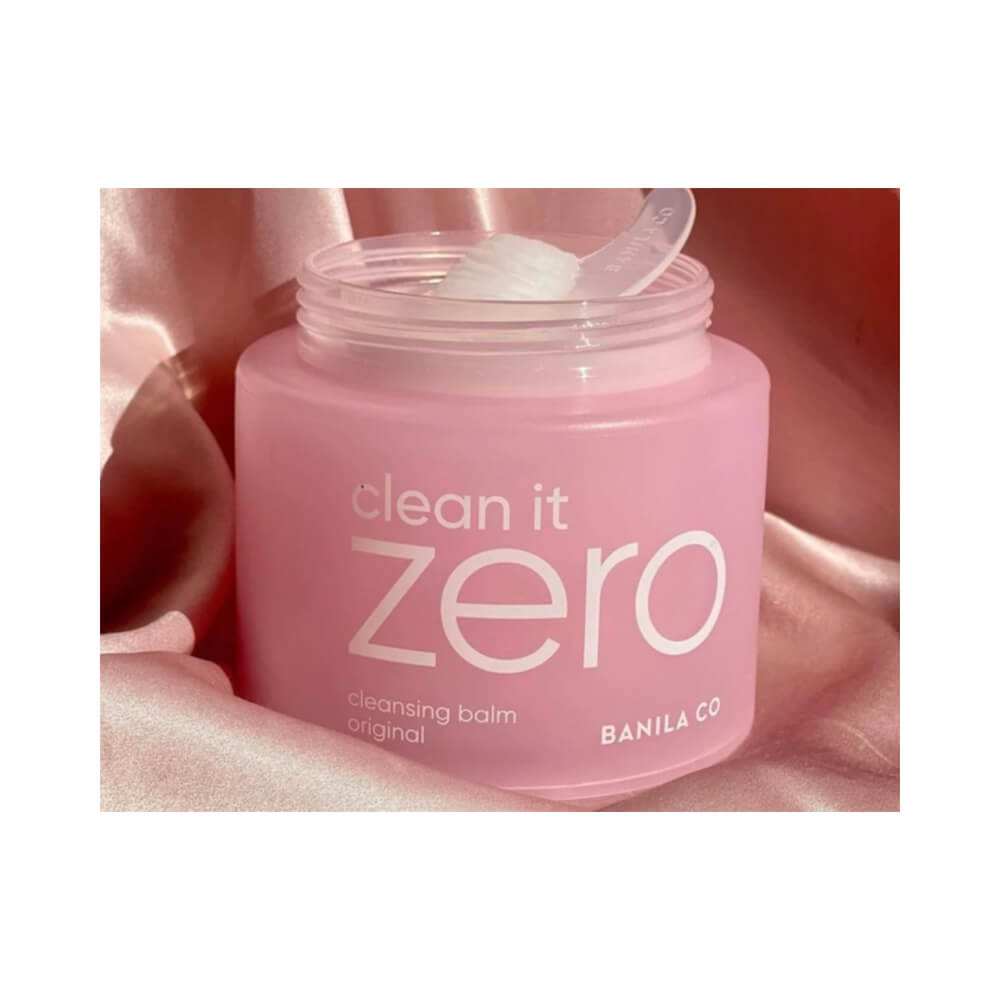 Pote aberto do Cleansing Balm Banila Co Clean It Zero Original com espátula