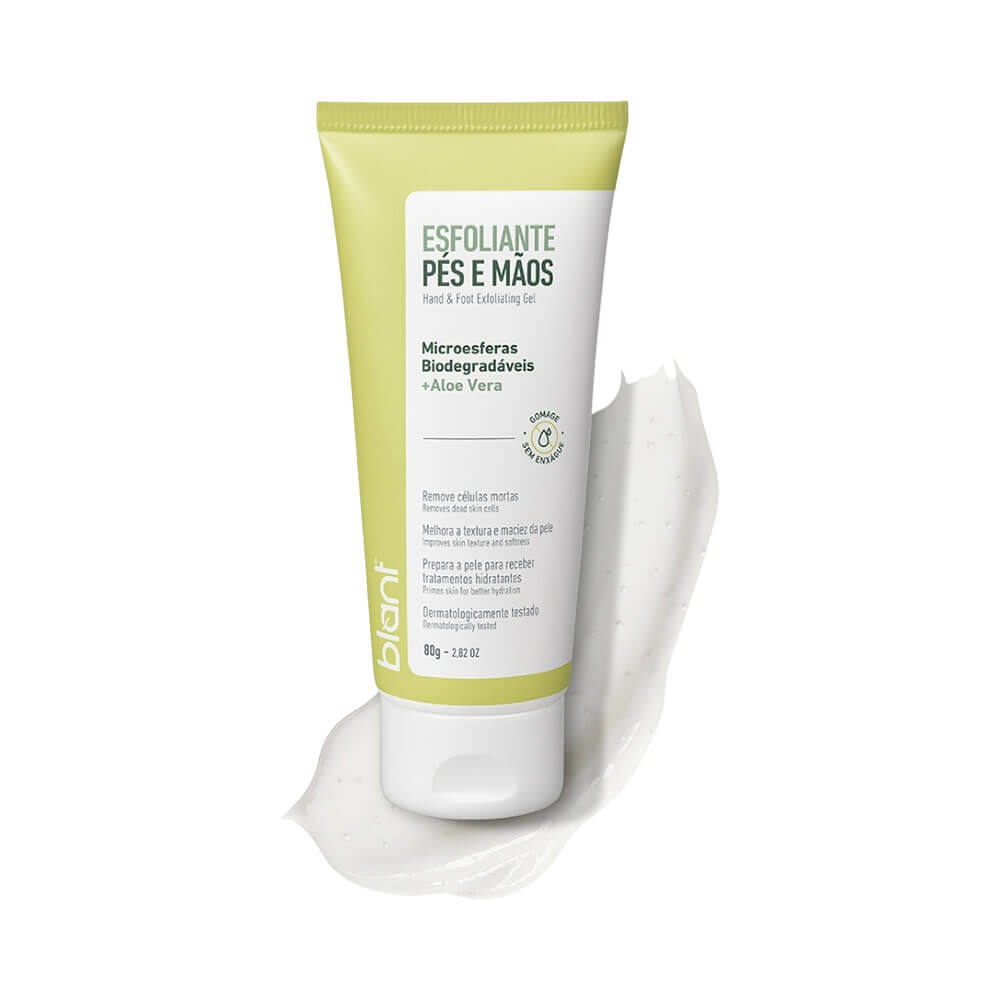 Tubo do Esfoliante Blant sobre superfície de madeira com textura cremosa visível