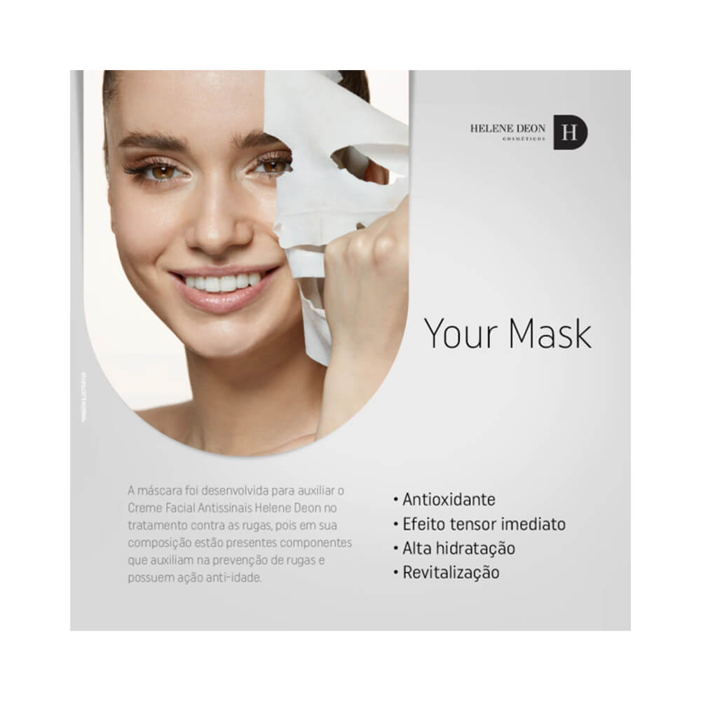 Mulher sorridente segurando máscara facial branca com sérum Helene Deon