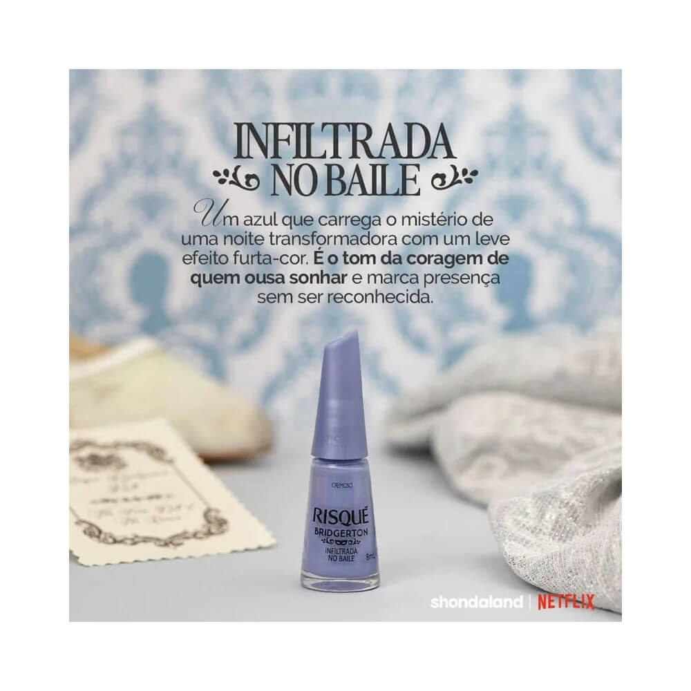 Detalhe do pincel anatômico do Esmalte Risqué Bridgerton Infiltrada no Baile