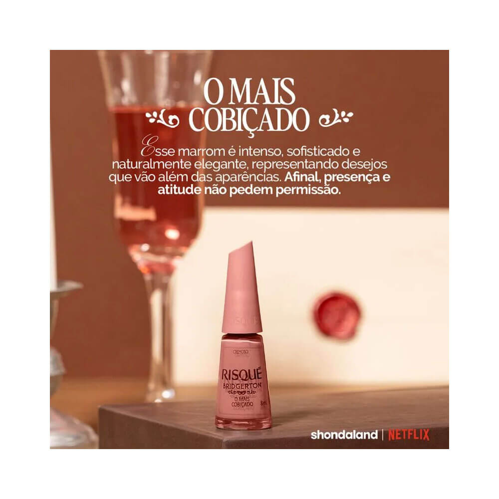 Esmalte Risqué Bridgerton O Mais Cobiçado em fundo branco com garrafa e taça de vinho