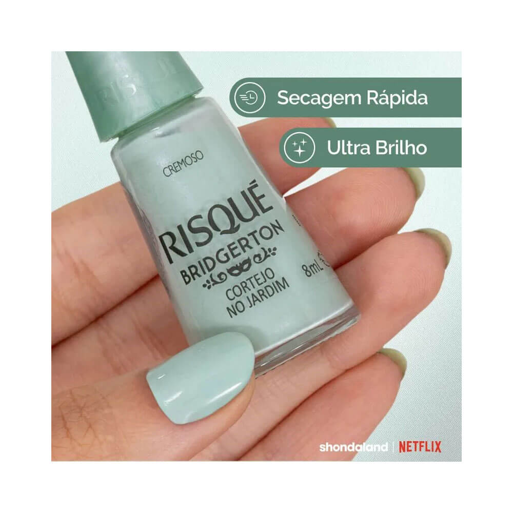Esmalte Risqué Bridgerton Cortejo no Jardim aplicado em unha destacando cor e textura
