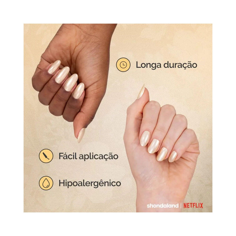 Aplicação do esmalte Risqué Bridgerton Bendito Artista em unha