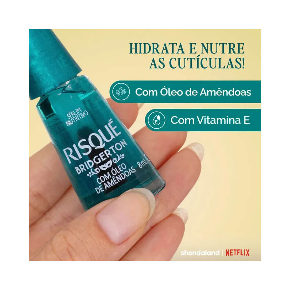 Sérum Nutritivo Risqué Bridgerton com Óleo de Amêndoas sendo aplicado nas unhas