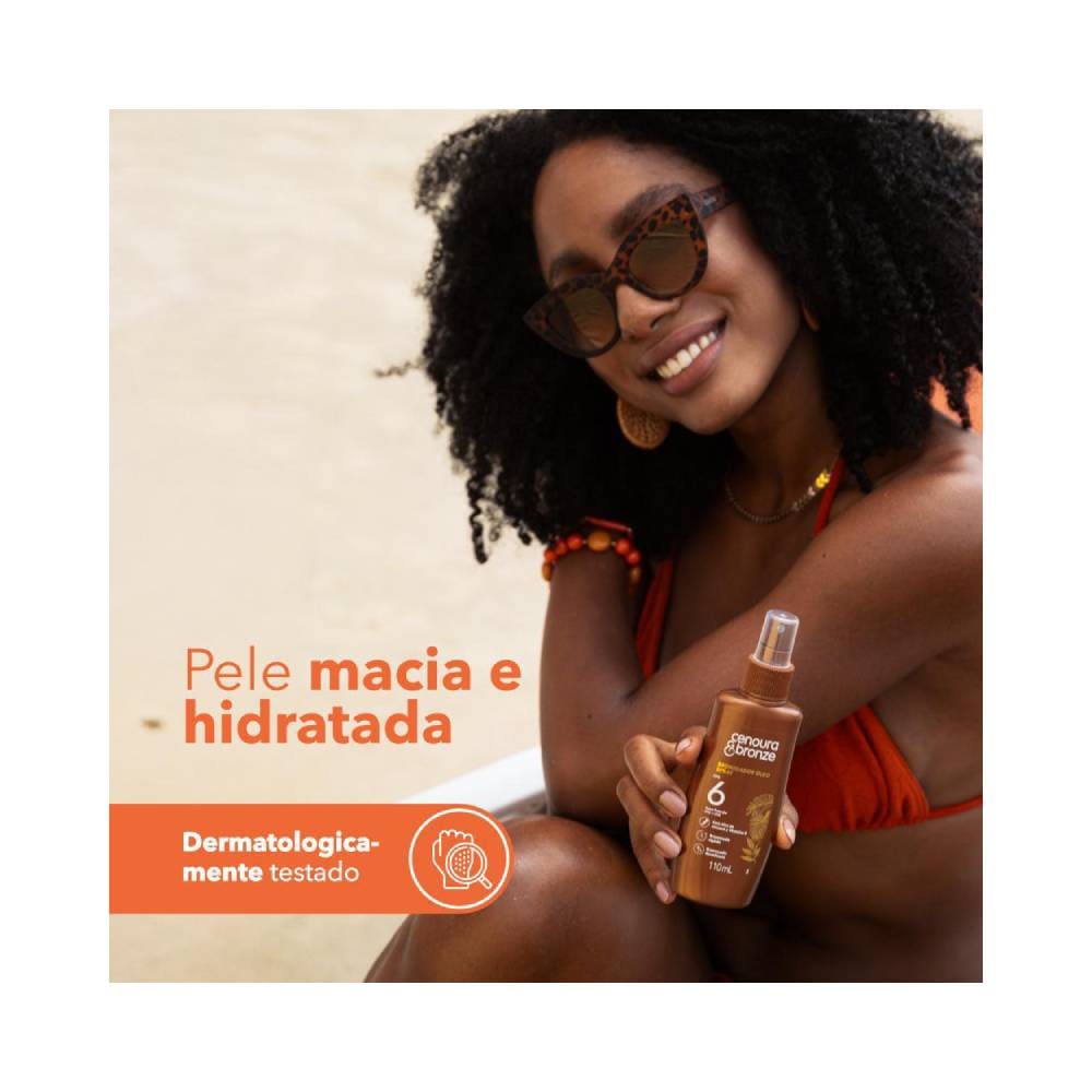 Close na textura do óleo âmbar do Spray Bronzeador Óleo Cenoura e Bronze FPS 6