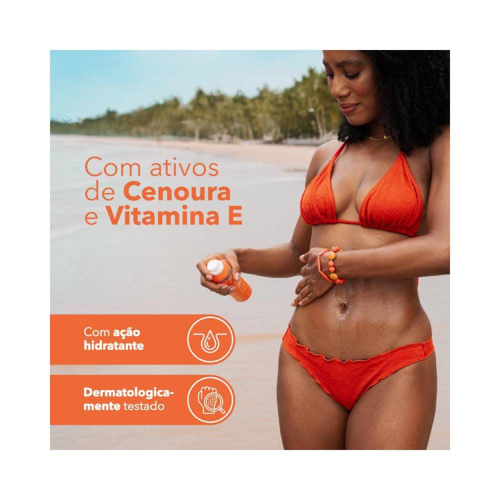 Protetor solar aerosol Cenoura & Bronze FPS 30 200ml em uso na praia