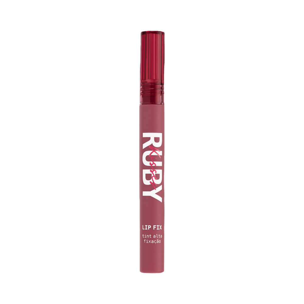 Batom Líquido Lip Fix Tint Ruby Kisses na cor rosa avermelhado com embalagem em formato de caneta e tampa vermelha translúcida