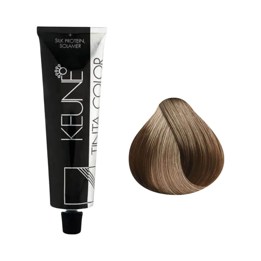 Tubo da tinta Keune com amostra de cabelo louro claro cinza mostrando nuances acinzentadas