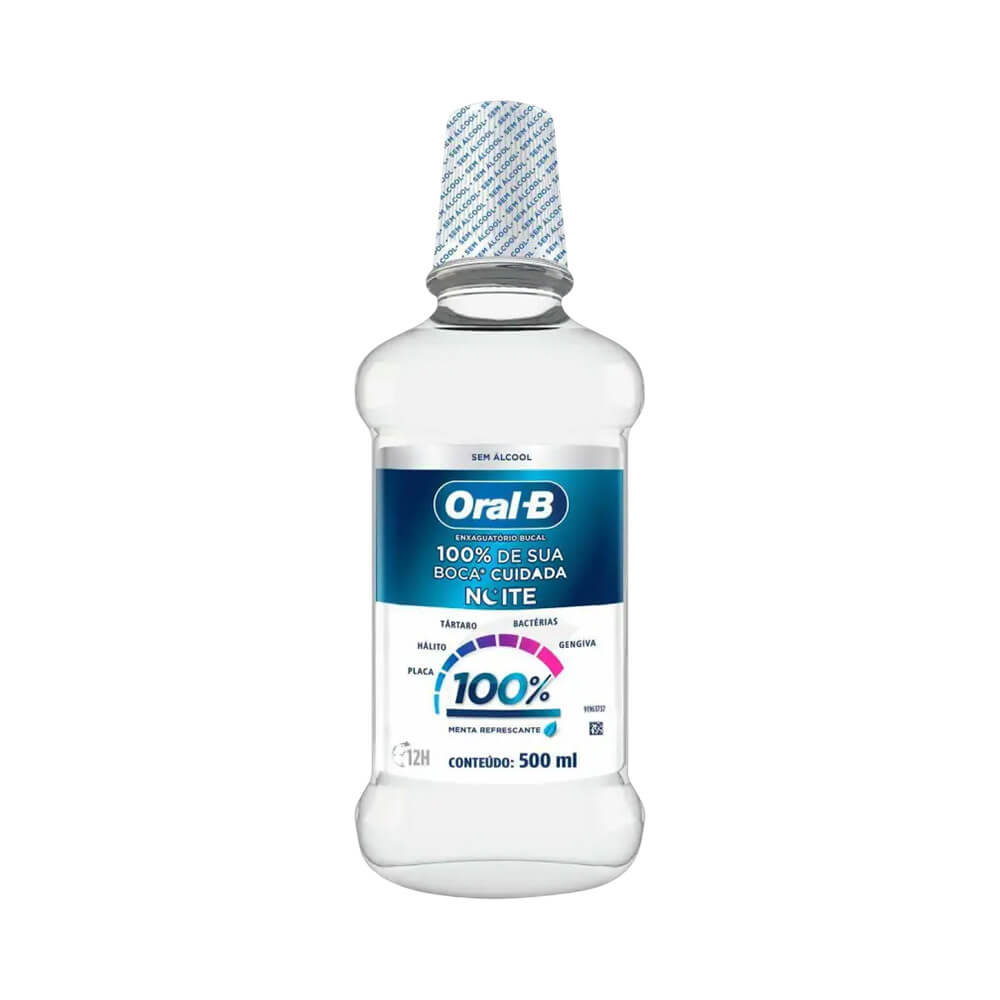 Frontal da embalagem do Enxaguante Bucal Oral B 100% de Sua Boca Cuidada Noite Menta Refrescante, frasco transparente com líquido claro, rótulo azul e branco