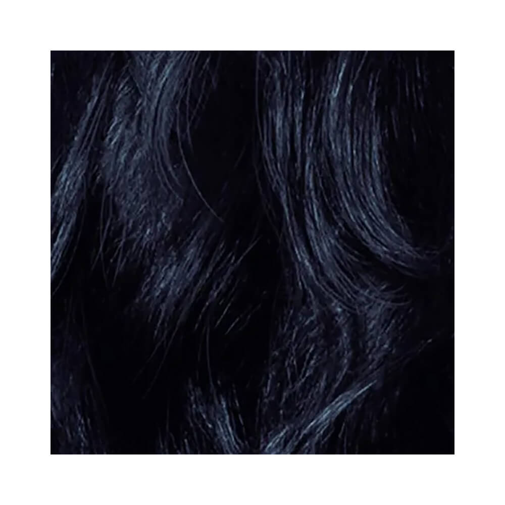 Cabelos pretos intensos e brilhantes após aplicação da Coloração Cor & Ton sem Amônia