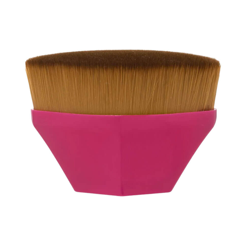 Pincel de maquiagem Ricca Alto Acabamento Ultrabrush com cerdas densas e macias em tom marrom claro, cabo rosa vibrante
