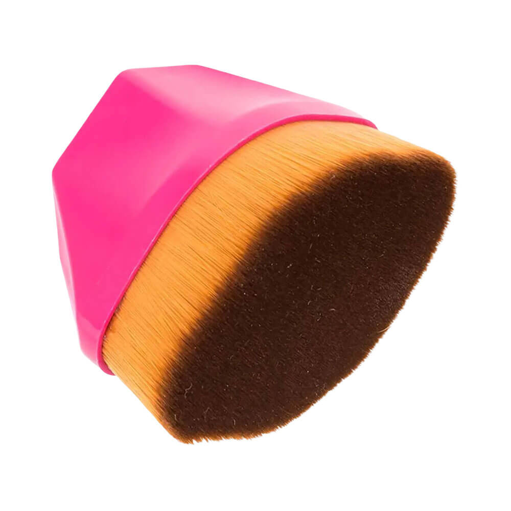 Pincel de maquiagem Ricca Ultrabrush visto em ângulo inclinado evidenciando textura e formato