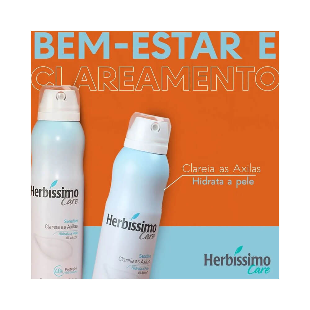 Imagem promocional com duas embalagens do desodorante aerosol Herbíssimo Care Sensitive 150ml em fundo laranja e azul