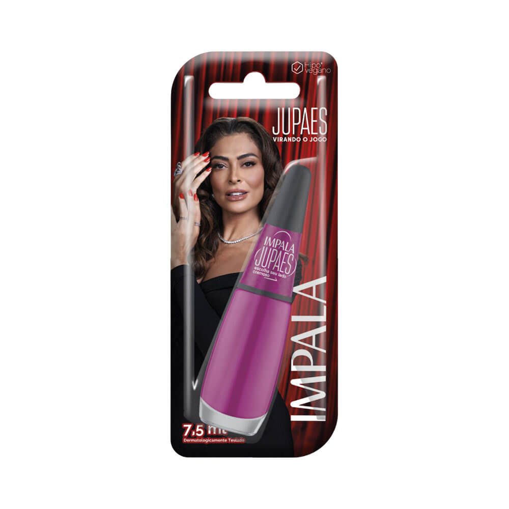 Embalagem e frasco do esmalte Impala Ju Paes Virando o Jogo com modelo ao fundo