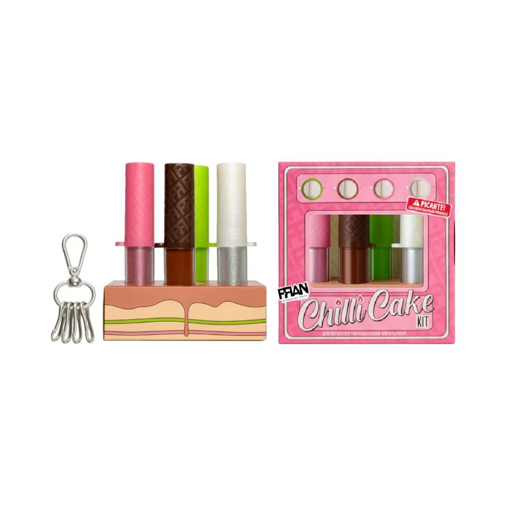 Kit Chillicake Fran By Franciny Ehlke mostrando quatro tubos de batom em cores diferentes, um chaveiro e um suporte de bolo de chocolate