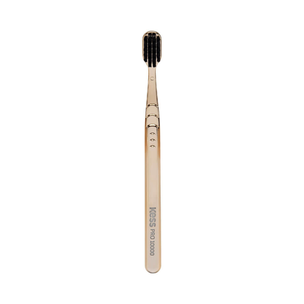 Escova Dental Kess Pro 10k Extra Macia Metallic Gold com cabo dourado metálico e cerdas pretas compactas