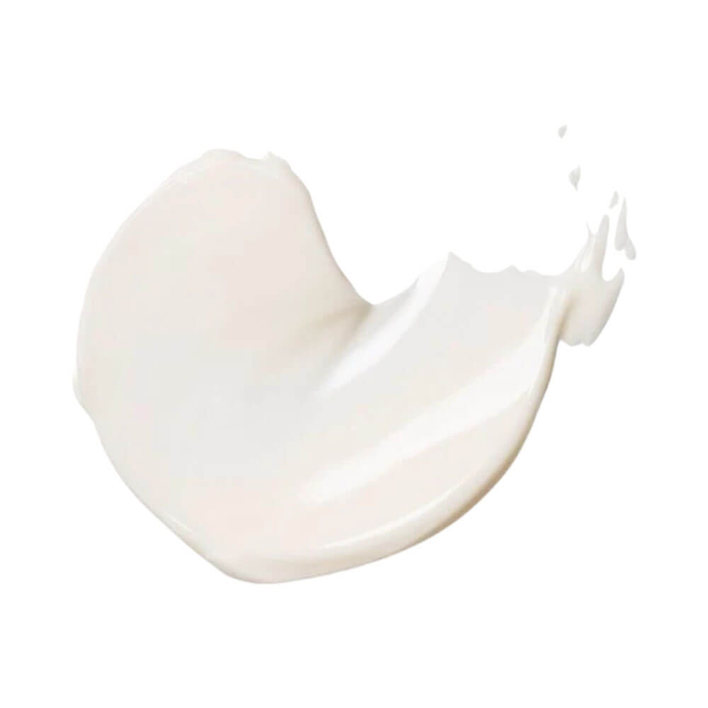 Textura cremosa branca do creme facial Korres Apothecary Wild Rose Clareador Noturno em fundo branco.