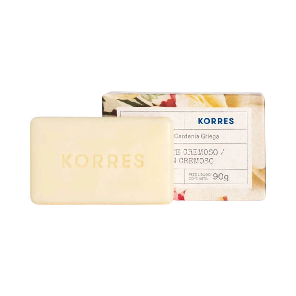 Sabonete Korres Gardênia Grega 90g creme com marca gravada e embalagem floral ao fundo.