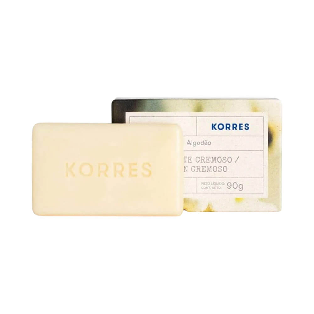Sabonete Korres Algodão em barra creme com marca em relevo, embalagem em tons suaves, indicado para todos os tipos de pele.