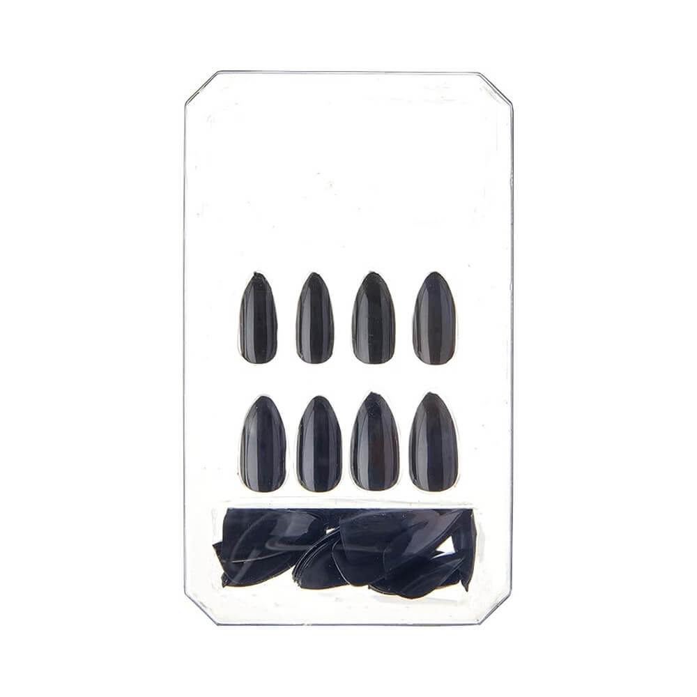Unhas postiças pretas formato stiletto dispostas em bandeja plástica transparente