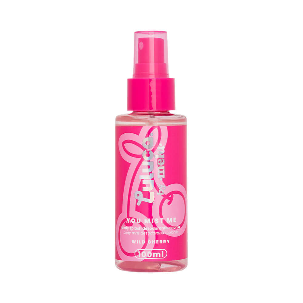 Frasco do Body Splash Melu Luluca You Mist Wild Cherry 100ml com líquido rosa e tampa spray rosa vibrante