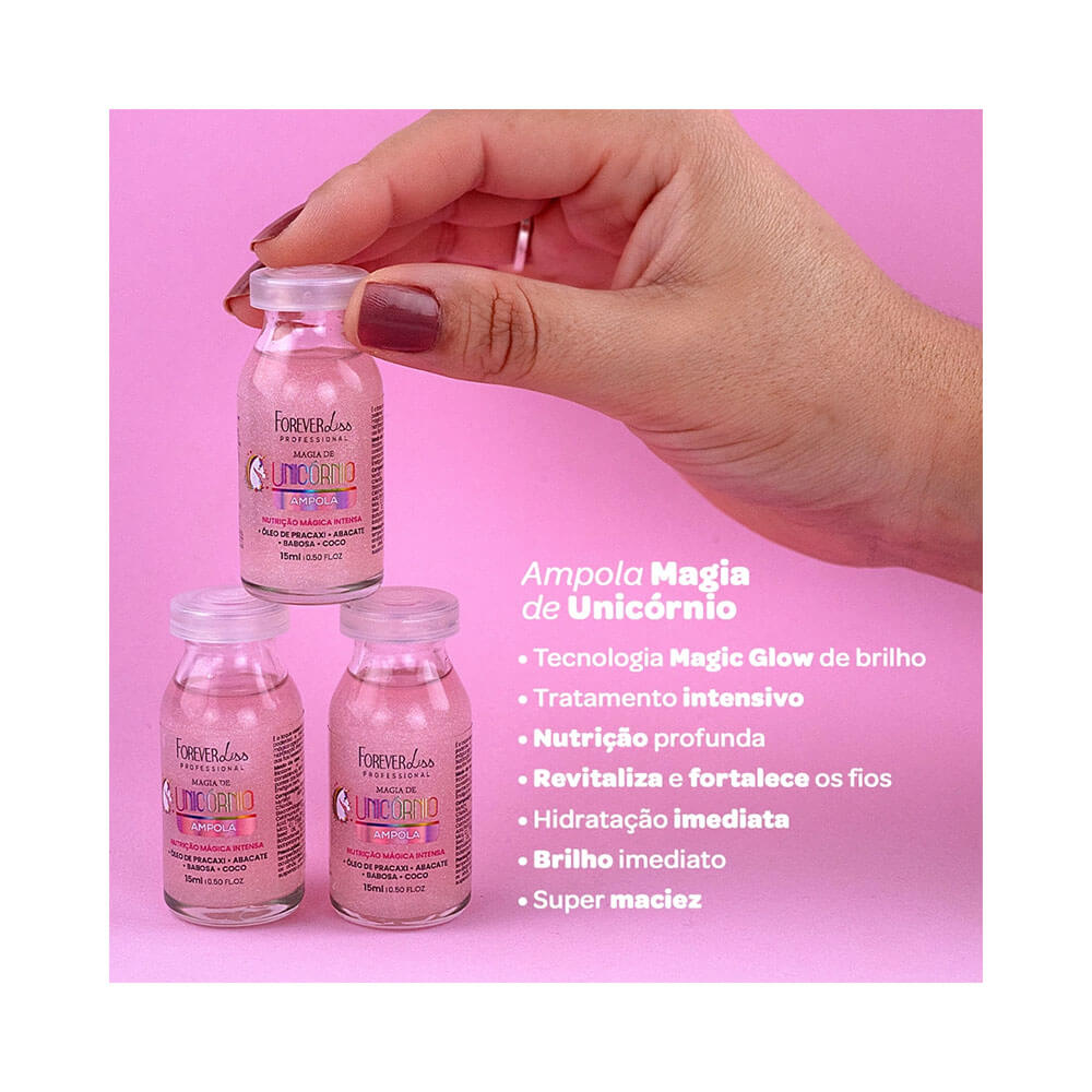 Mão segurando ampola Forever Liss Magia de Unicórnio 15ml com fundo rosa