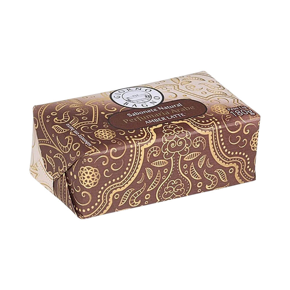 Sabonete Giorno Bagno Perfumaria Árabe Amber Latte embalagem marrom e dourada com padrões árabes