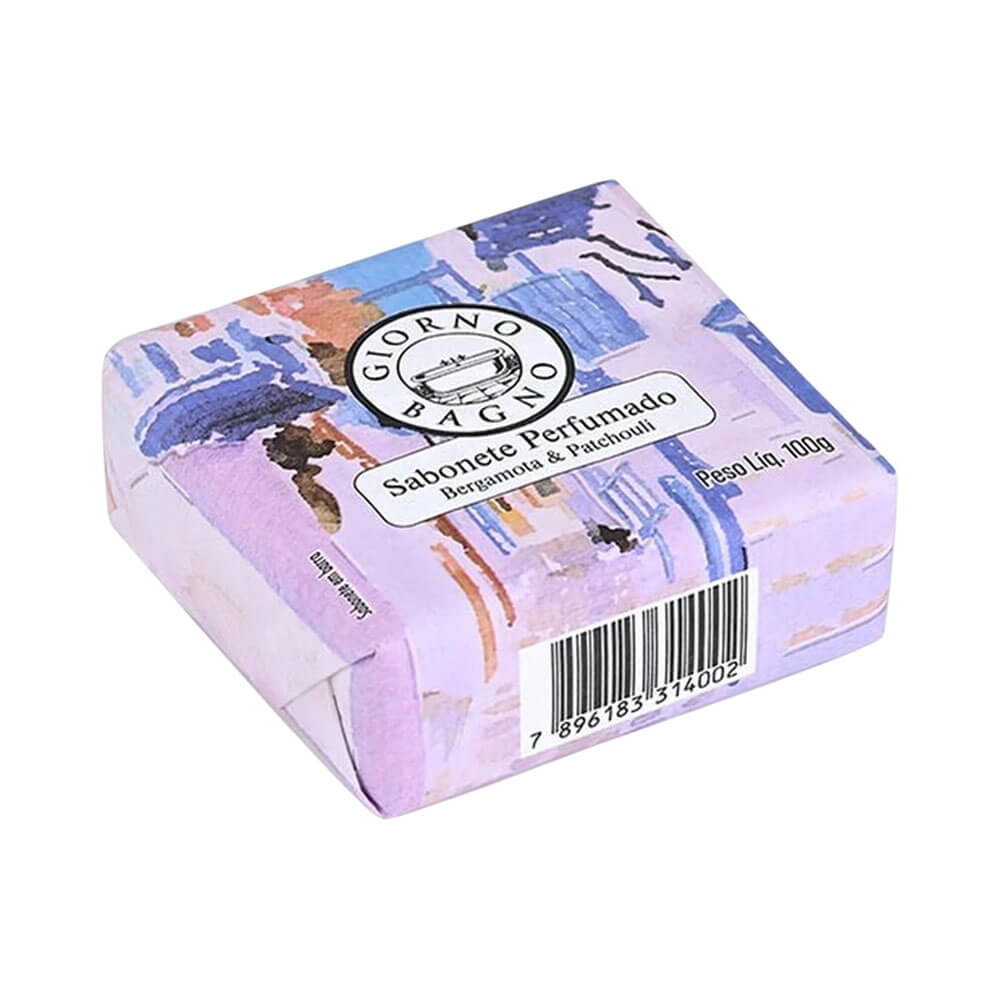 Sabonete Giorno Bagno Bergamota e Patchouli 100g embalado em papel decorativo com arte abstrata em tons de azul, lilás, rosa e bege