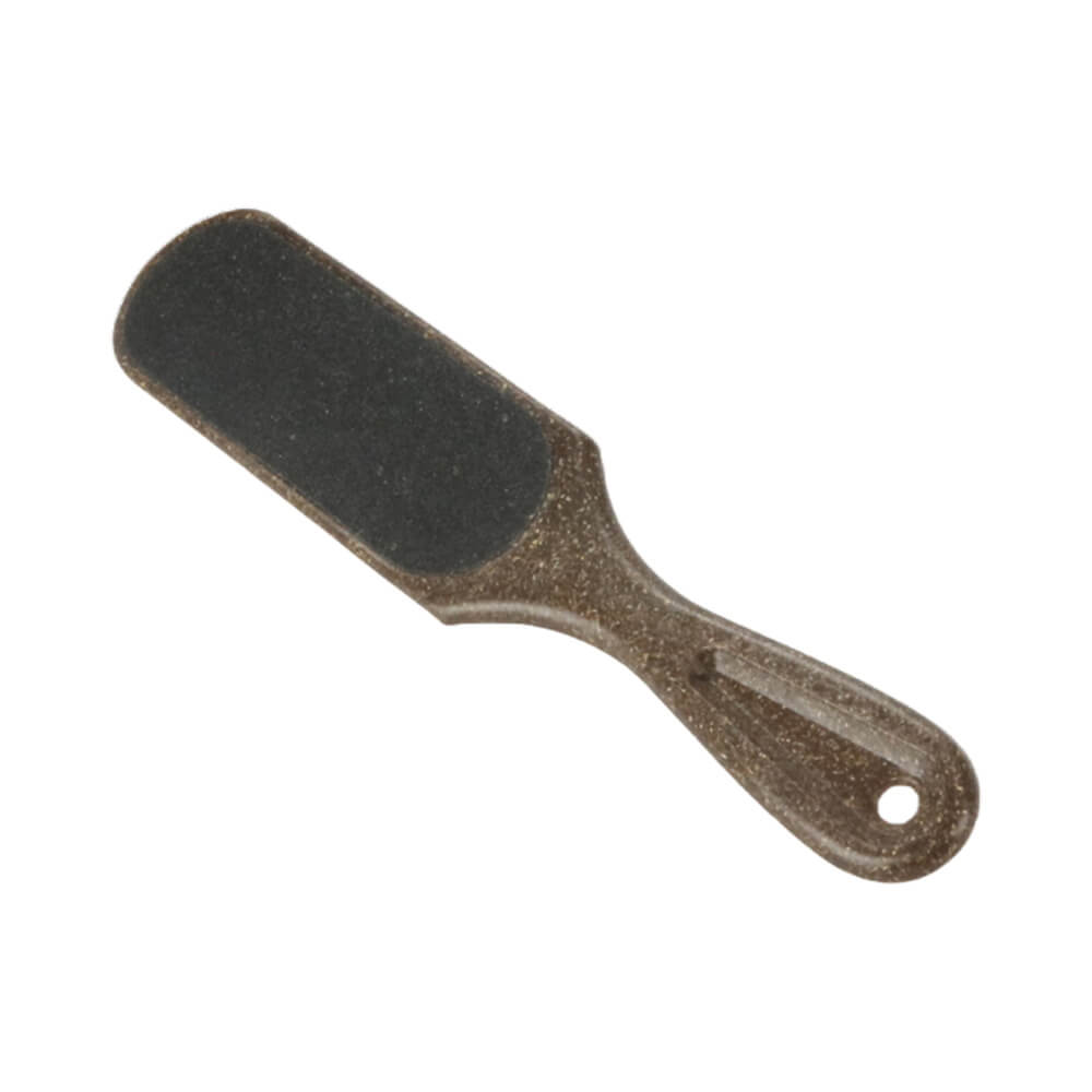 Lixa Marilú Pedicure Eco Line com cabo marrom e superfície abrasiva preta para remoção de calosidades.