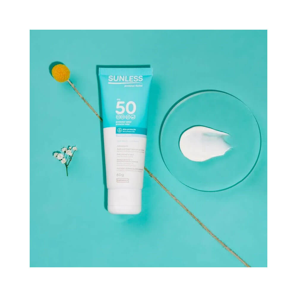 Protetor solar facial Sunless FPS 50 sem cor em tubo azul claro e branco com porção do produto