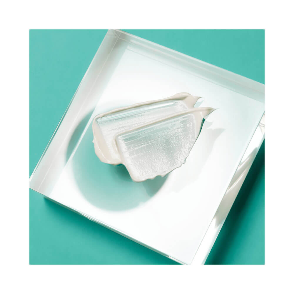 Textura cremosa do protetor solar facial Sunless FPS 50 sem cor