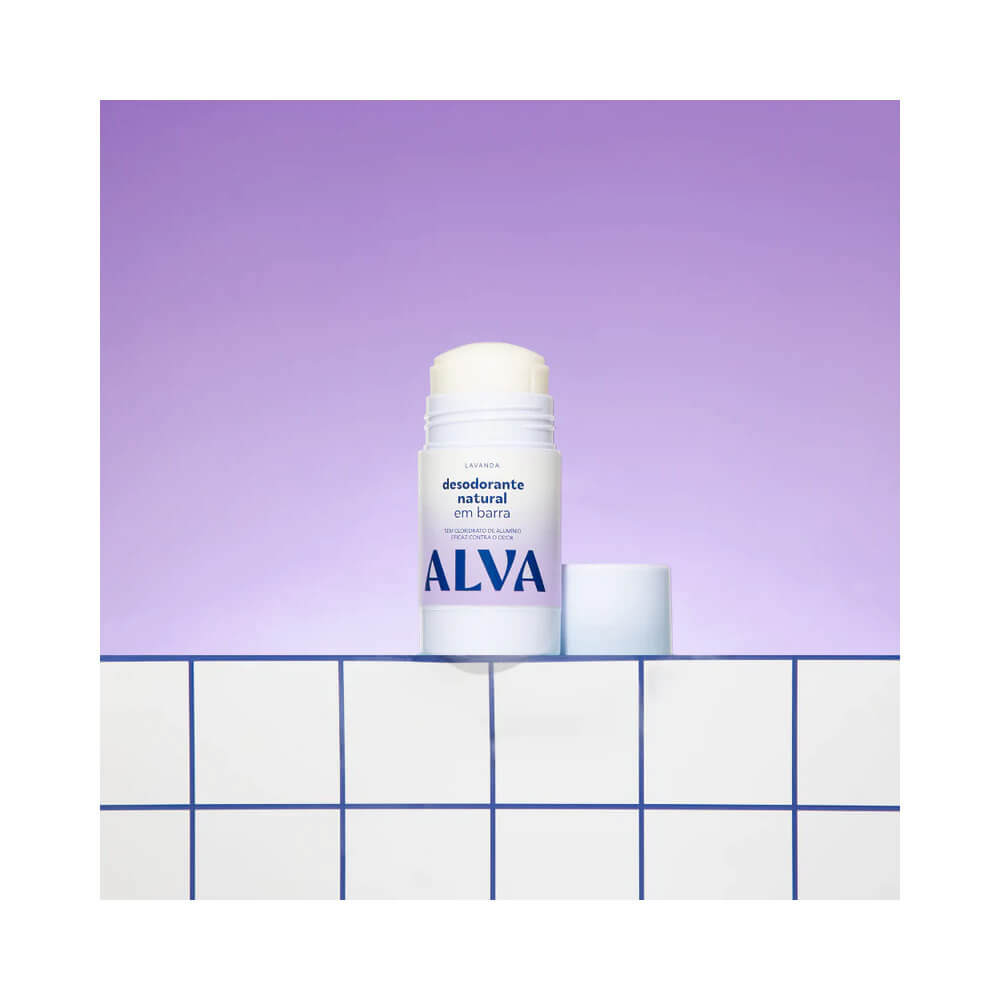 Desodorante Stick Alva Barra Lavanda 55g aberto com tampa ao lado