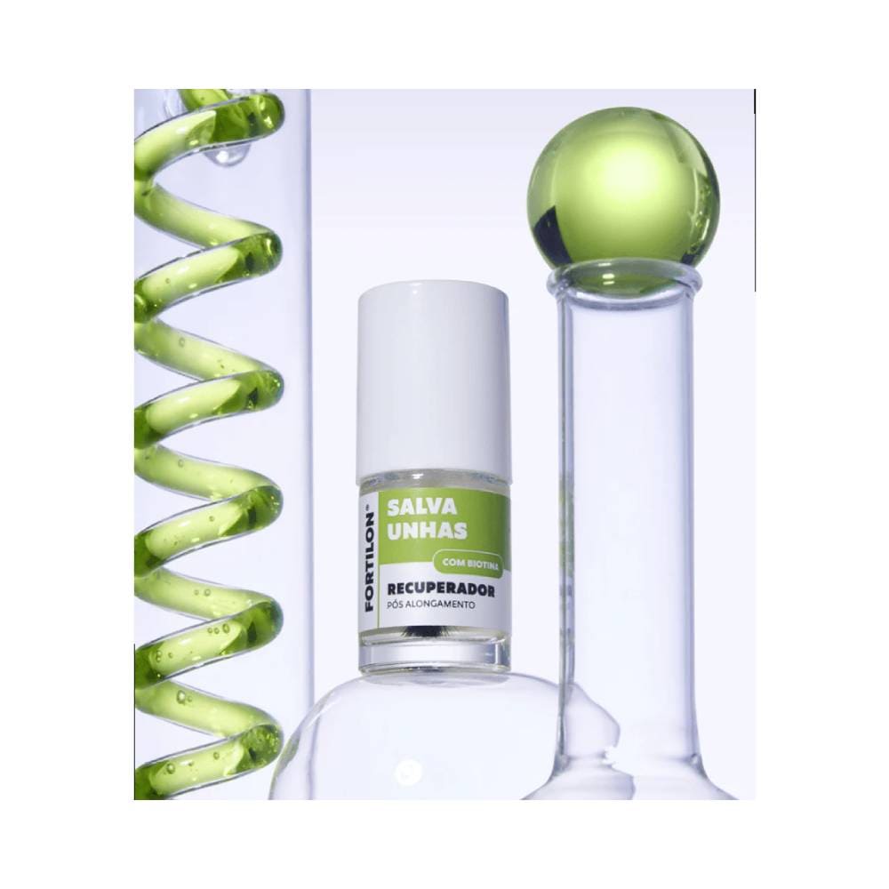 Frasco da Base Fortilon Salva Unhas ao lado de tubos de ensaio com líquido verde