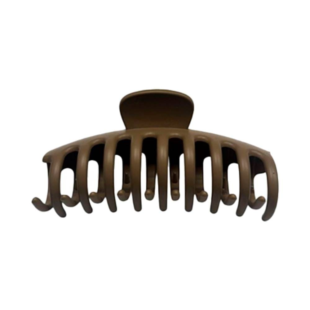Prendedor de cabelo grande The Pro Cote Matte na cor café, plástico fosco com dentes largos e curvados para fixação dos fios.