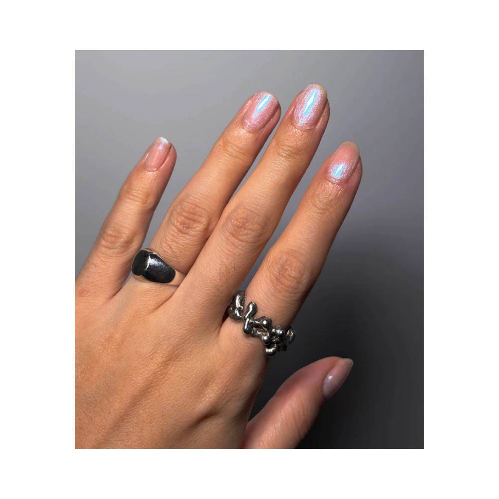 Unhas pintadas com esmalte Dailus Top Chrome Blue Top acabamento perolado
