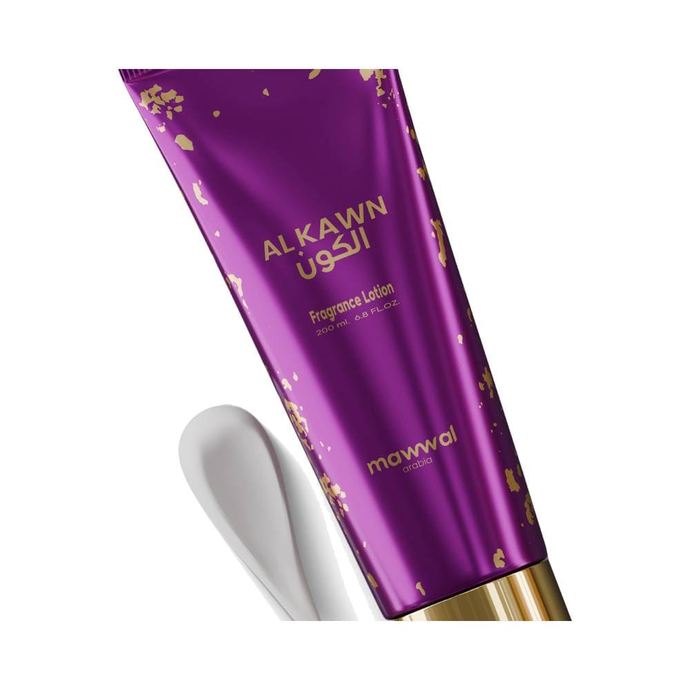 Close da embalagem do Hidratante Mawwal Universe Alkawn com creme branco em espátula